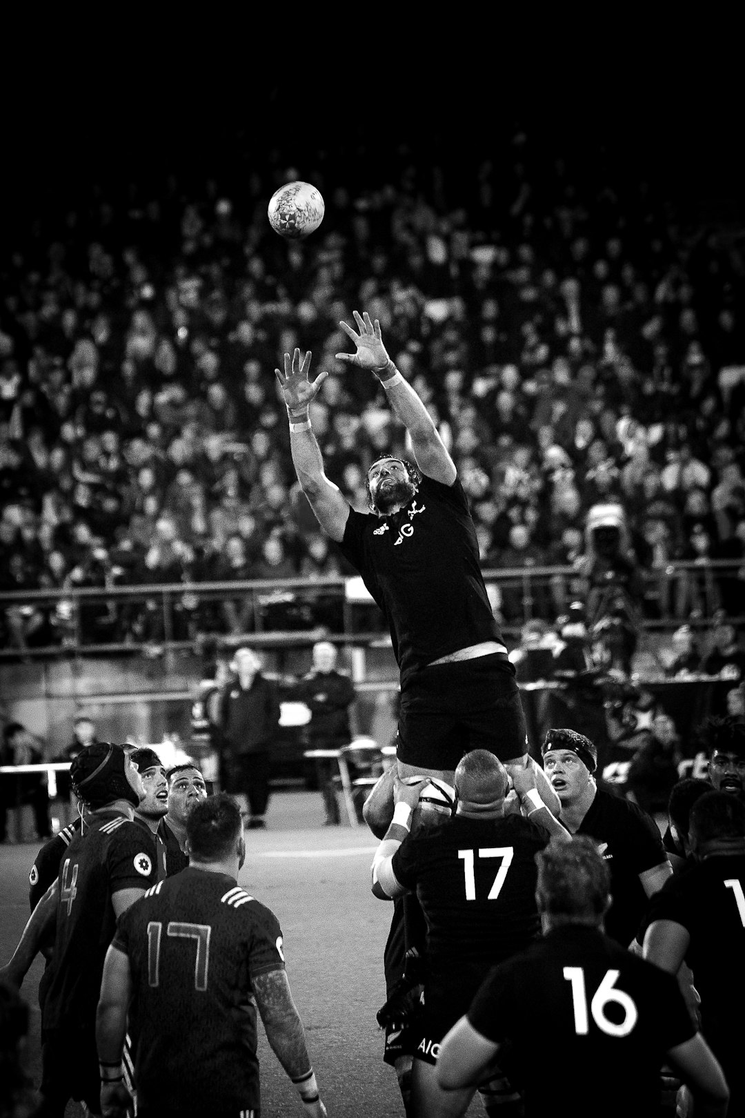 Going for the ball at a line out